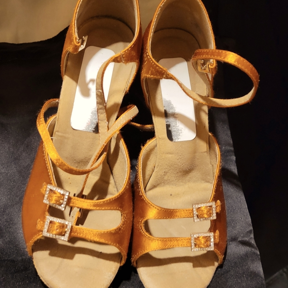 Rhythm dance shoes